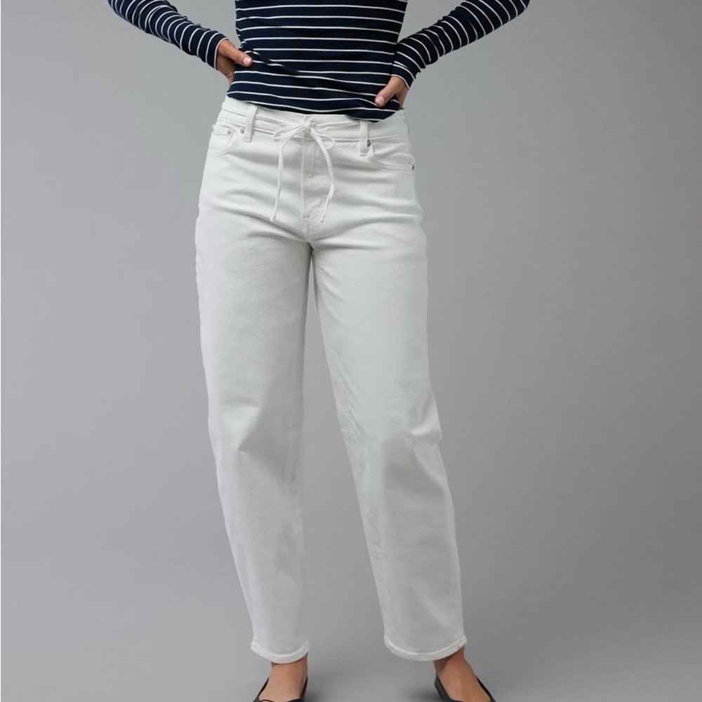 American Eagle Outfitters Crisp White Barrel Leg Jeans - Picture 2 of 5